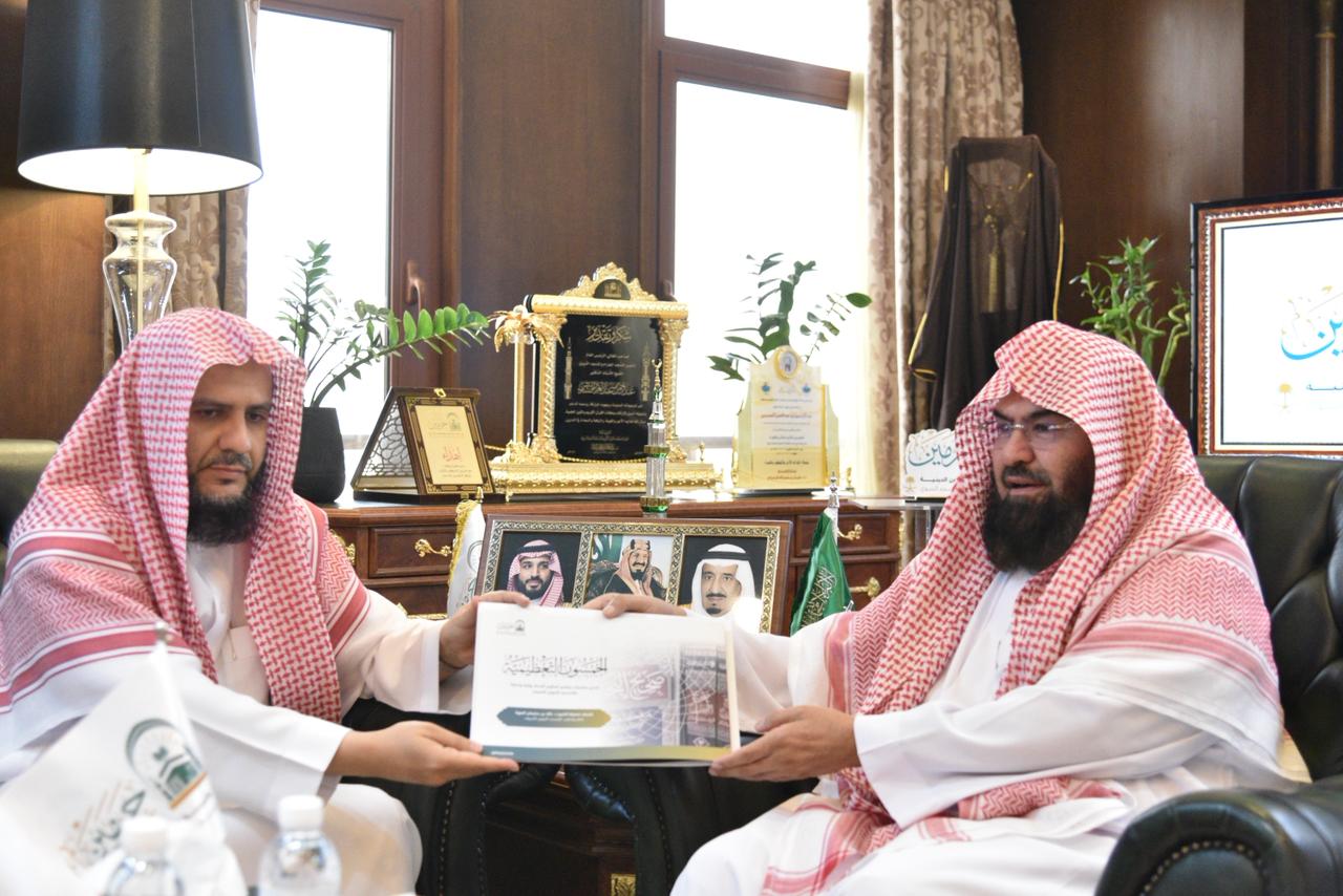 "الخمسون التعظيمية".. مبادرة دشنها معالي الرئيس ضمن برنامج "تعظيم السنة النبوية روايةً ودرايةً" بالمسجد النبوي